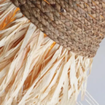 Suspension paille tressé avec franges – Image 6
