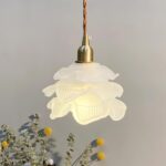 Suspension ancienne en opaline et laiton – Image 7