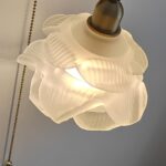 Suspension ancienne en opaline et laiton – Image 4