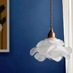 Suspension ancienne en opaline et laiton – Image 3