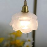 Suspension ancienne en opaline et laiton – Image 2