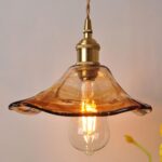 Suspension en verre soufflé fumé et laiton pétale – Image 2