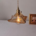 Suspension en verre soufflé fumé et laiton pétale – Image 5