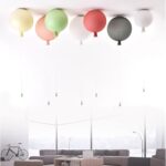 Suspension enfant ballon au plafond – Image 7