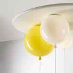 Suspension enfant ballon au plafond – Image 4