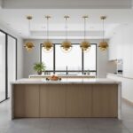 Suspension dorée orbitale – Image 3