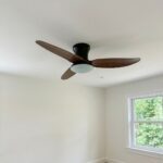 Plafonnier ventilateur noir et bois – Image 5