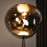 Lampadaire boule verre fumé design, 48 cm de large et 155 cm de haut